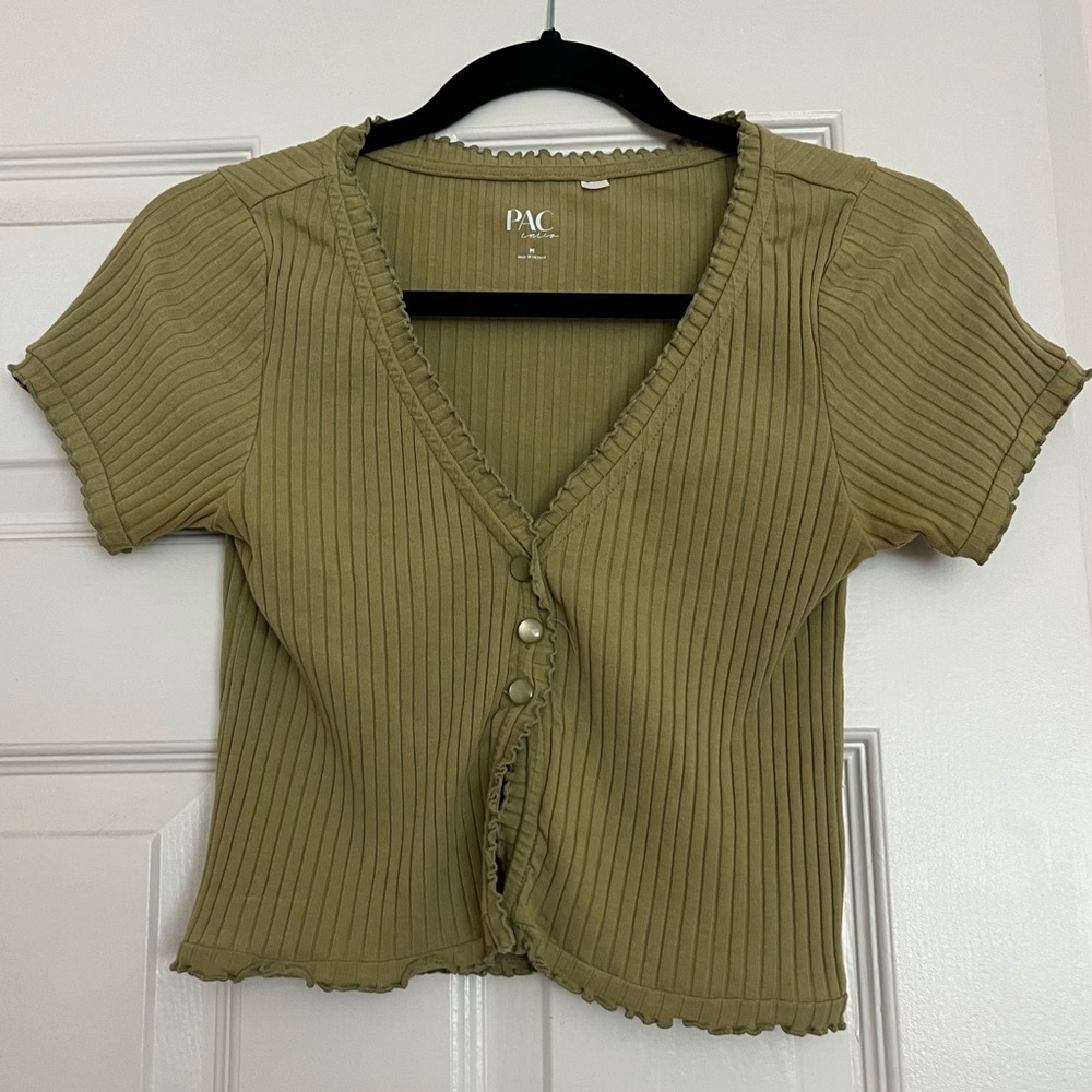 Avocado Green Opened Button Cropped Top with a Lettuce Trim (Pacsun, Size M)